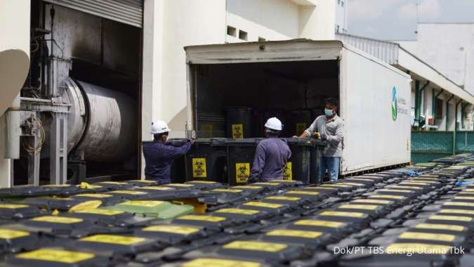 Saham TBS Energi (TOBA) Anjlok 15% Usai Tegaskan Tak Terlibat Proyek PLTSa Danantara